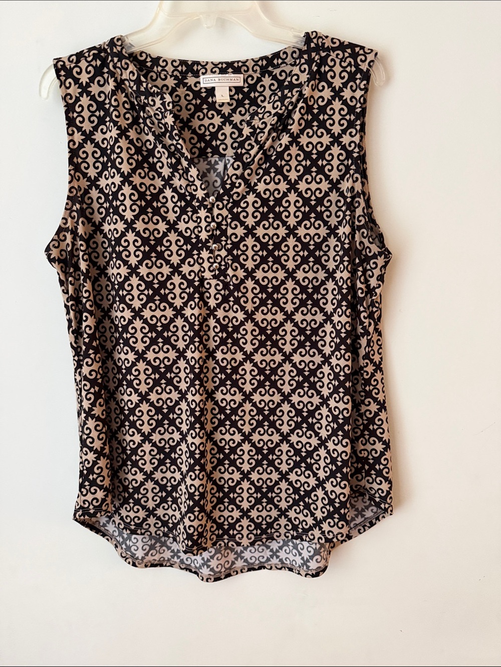 Dana Buchman Black and Beige Sleeveless Patterned V-Neck Camisole